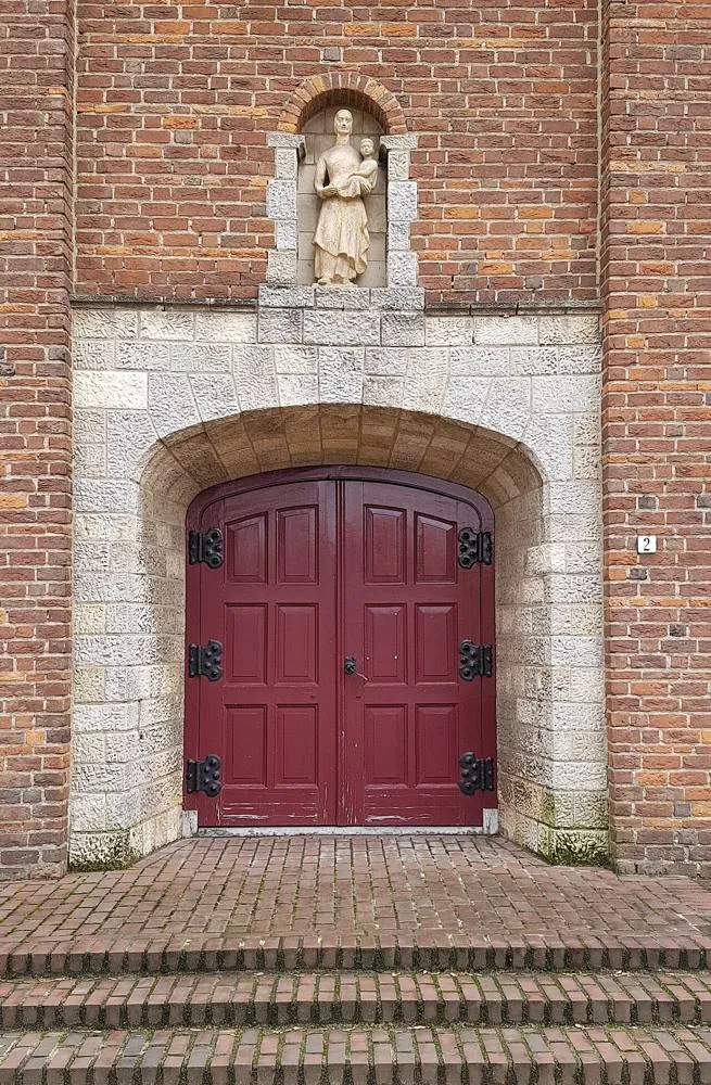 Maren-Kessel: Sint Lambertuskerk Maren-Kessel entree en beeld
